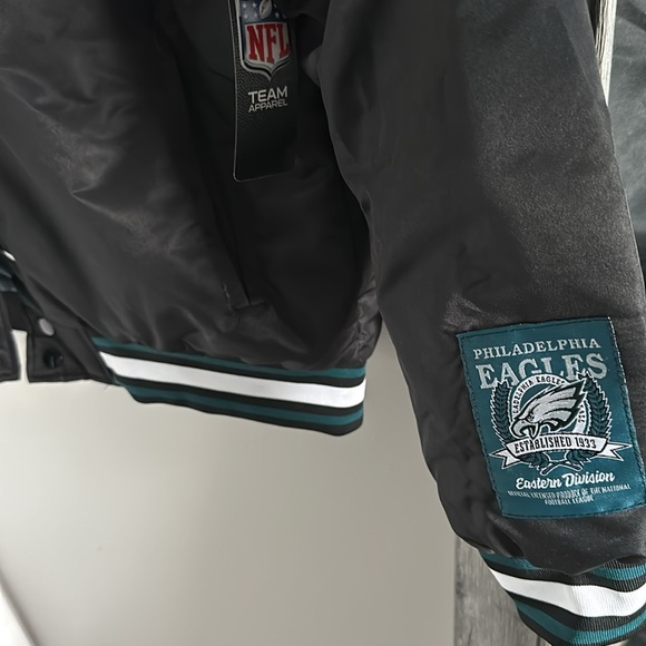 Philadelphia Eagles Jacket - Men’s medium - Picture 3 of 5